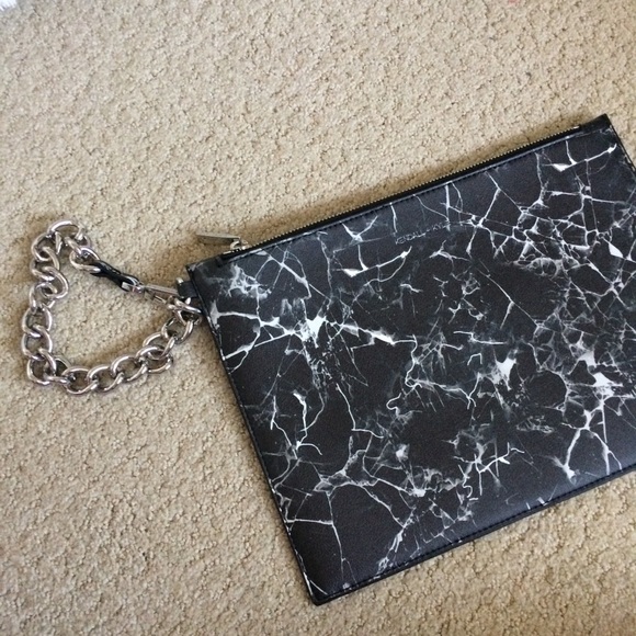 Kendall + Kylie tote with pouch - Picture 8 of 8